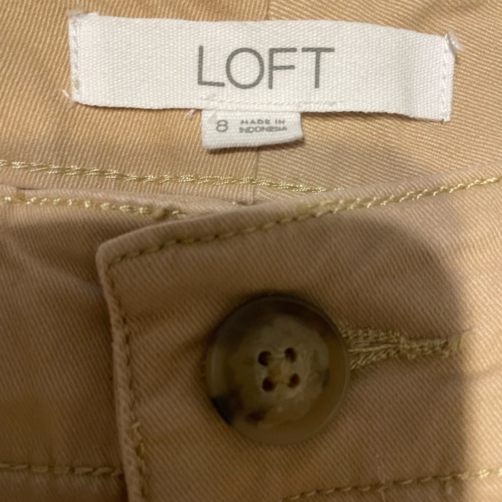 Women’s size 8 LOFT Monroe slim pants. Seaside sand color